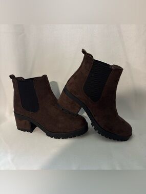Seven7 Berlin Women’s Dark Brown Suede Chelsea Block Heel Boots size 9